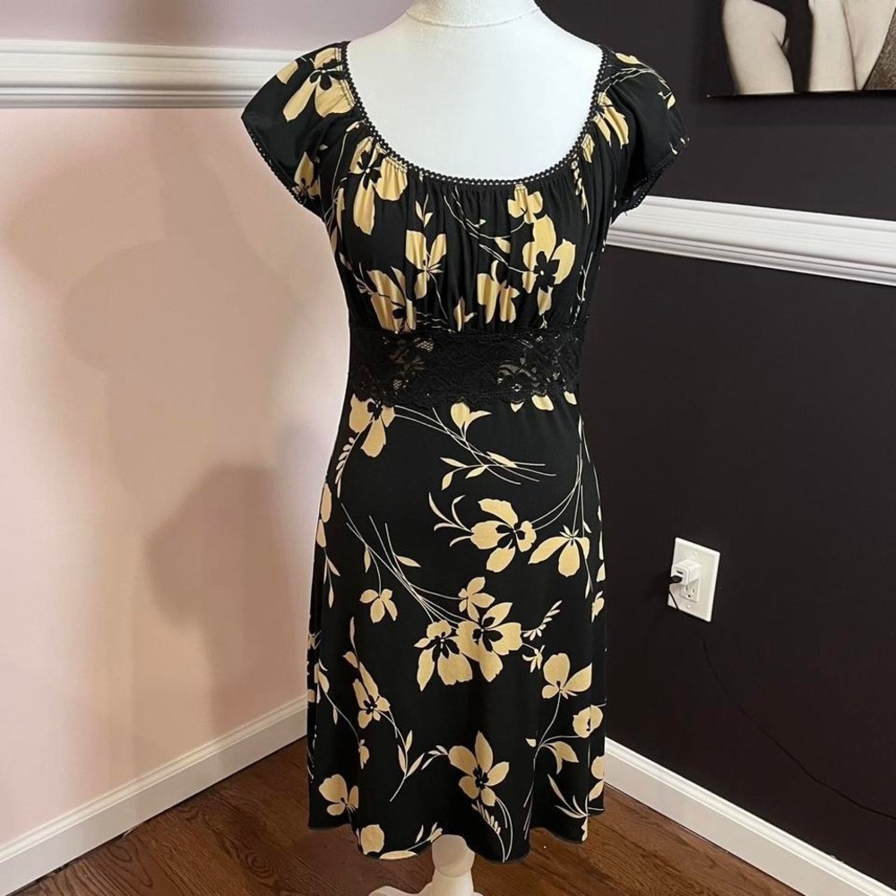 ⭐y2k back‎ and cream baby doll lace midi dress medium